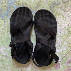 Chaco men’s black sandals